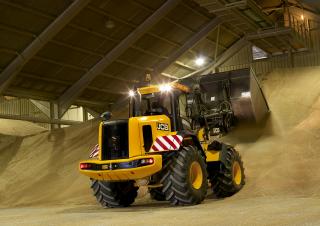 Gumikerekes homlokrakodók JCB 435S