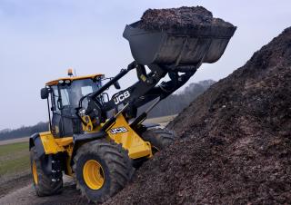 Gumikerekes homlokrakodók JCB 435S
