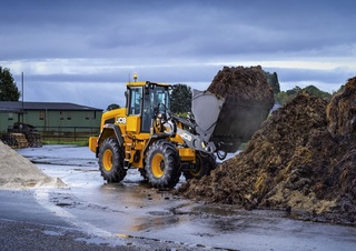 Gumikerekes homlokrakodók JCB 437 Agri