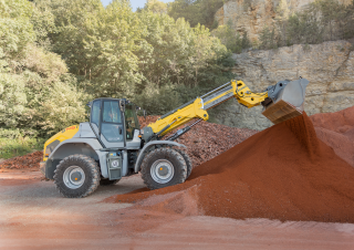 Gumikerekes homlokrakodók Kramer 8145T