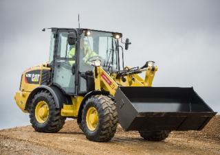 Gumikerekes homlokrakodók Caterpillar 906M