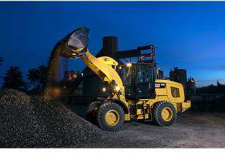 Gumikerekes homlokrakodók Caterpillar 924K