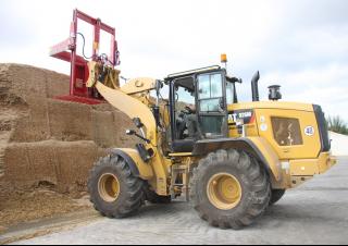 Gumikerekes homlokrakodók Caterpillar 926M