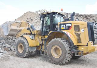 Gumikerekes homlokrakodók Caterpillar 966M XE
