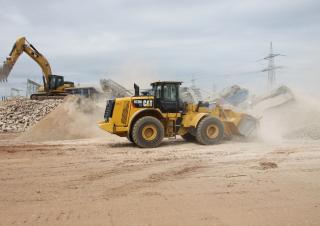 Gumikerekes homlokrakodók Caterpillar 972M XE