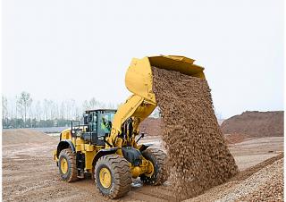 Gumikerekes homlokrakodók Caterpillar 980L