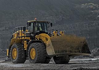 Gumikerekes homlokrakodók Caterpillar 986K