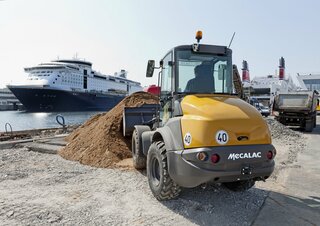 Gumikerekes homlokrakodók Mecalac AF1050