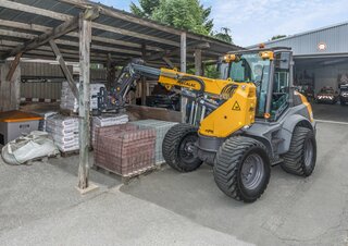 Gumikerekes homlokrakodók Mecalac AS900tele