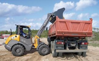 Gumikerekes homlokrakodók Ahlmann AX 1000