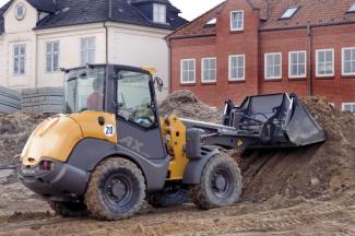 Gumikerekes homlokrakodók Ahlmann AX 700