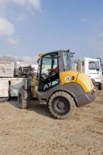 Gumikerekes homlokrakodók Ahlmann AX 700