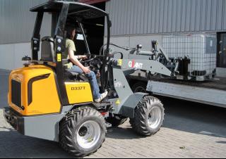 Gumikerekes homlokrakodók Giant D 337 T