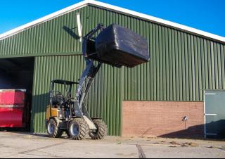 Gumikerekes homlokrakodók Giant D 337 T