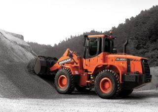Gumikerekes homlokrakodók Doosan DL 200