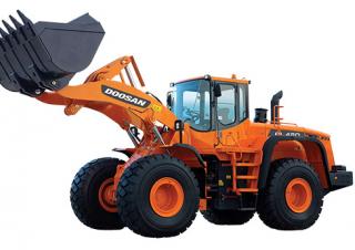 Gumikerekes homlokrakodók Doosan DL 420