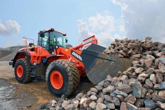Gumikerekes homlokrakodók Doosan DL420-3