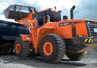 Gumikerekes homlokrakodók Doosan DL420-3