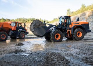 Gumikerekes homlokrakodók Doosan DL480-7