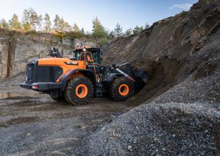 Gumikerekes homlokrakodók Doosan DL480-7