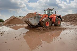 Gumikerekes homlokrakodók Doosan DL550-3