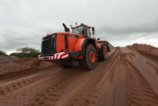 Gumikerekes homlokrakodók Doosan DL550-3