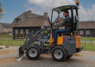 Gumikerekes homlokrakodók Giant G1200