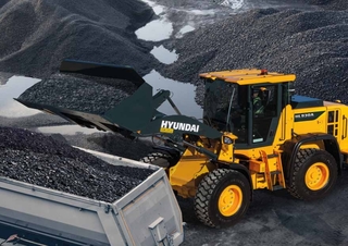 Gumikerekes homlokrakodók Hyundai HL930A