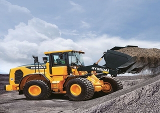 Gumikerekes homlokrakodók Hyundai HL955AXT