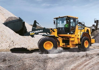 Gumikerekes homlokrakodók Hyundai HL955AXT