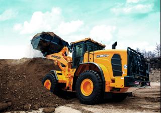 Gumikerekes homlokrakodók Hyundai HL960HD