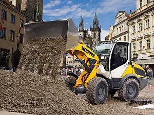 Gumikerekes homlokrakodók Liebherr L 506 Compact
