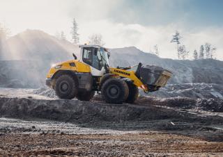Gumikerekes homlokrakodók Liebherr L 526