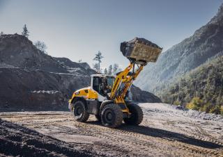 Gumikerekes homlokrakodók Liebherr L 526