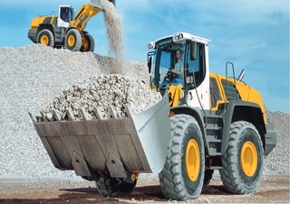 Gumikerekes homlokrakodók Liebherr L 556 2+2