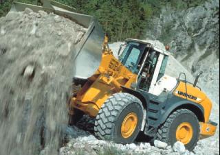 Gumikerekes homlokrakodók Liebherr L 564 2+2