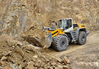 Gumikerekes homlokrakodók Liebherr L 586 XPower
