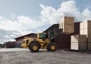 Gumikerekes homlokrakodók Volvo L110H