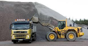Gumikerekes homlokrakodók Volvo L120E