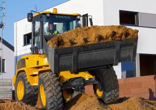 Gumikerekes homlokrakodók Volvo L30G