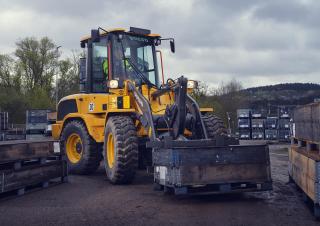 Gumikerekes homlokrakodók Volvo L35