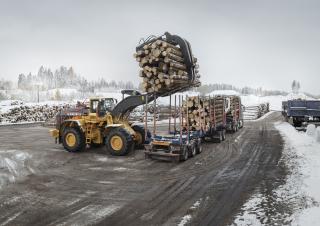 Gumikerekes homlokrakodók Volvo L350H