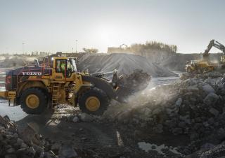 Gumikerekes homlokrakodók Volvo L350H
