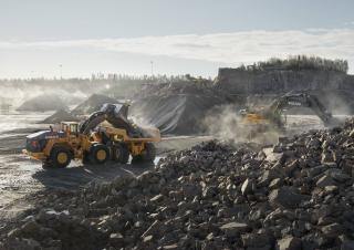Gumikerekes homlokrakodók Volvo L350H