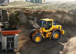 Gumikerekes homlokrakodók Volvo L90H