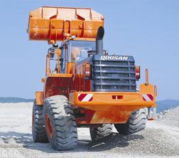 Gumikerekes homlokrakodók Doosan Mega 300 V