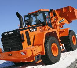 Gumikerekes homlokrakodók Doosan Mega 400 V