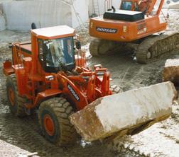 Gumikerekes homlokrakodók Doosan Mega 500 V