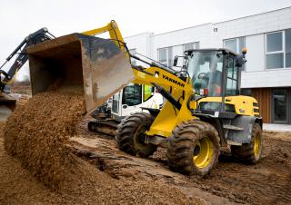 Gumikerekes homlokrakodók Yanmar V 100