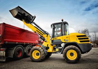 Gumikerekes homlokrakodók Yanmar V 120